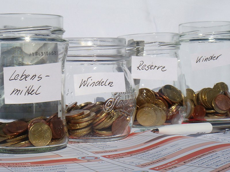 Kachel Marmeladenglas-Banking Bossy (c) Halfpoint@stock.adobe.com